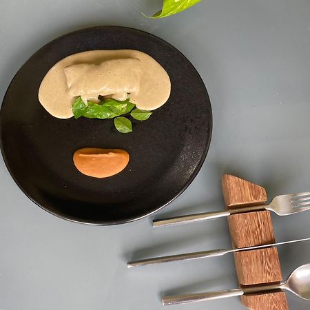 Hotel Makaaba Eco-Boutique باكالار المظهر الخارجي الصورة A plate of food prepared by a culinary artist