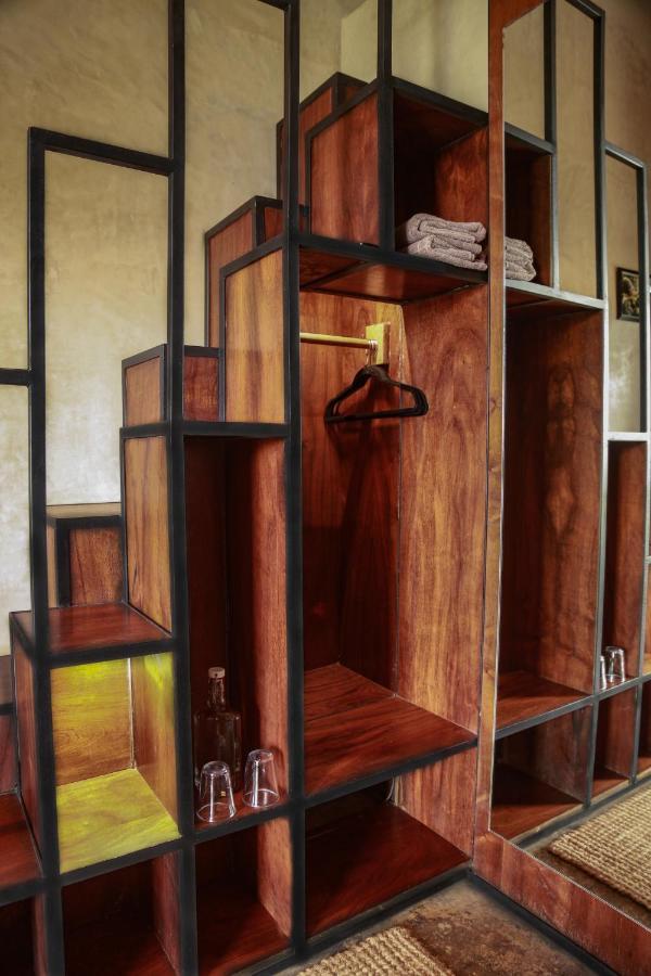 Hotel Makaaba Eco-Boutique باكالار المظهر الخارجي الصورة A wardrobe
