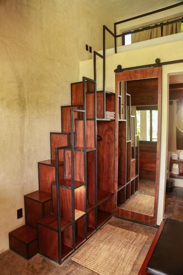 Hotel Makaaba Eco-Boutique باكالار المظهر الخارجي الصورة Stairs in a tiny home